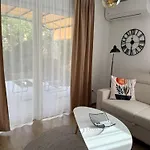 528 شقة *