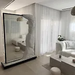 528