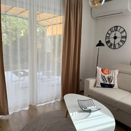 528 Apartment *
