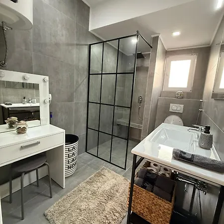 Apartman 528 *