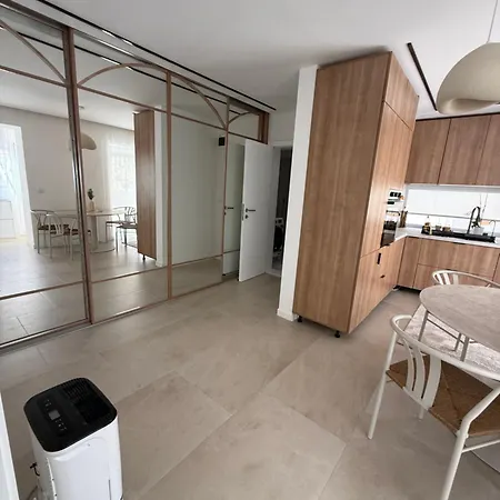 Apartment 528