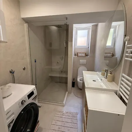 528 Apartment *